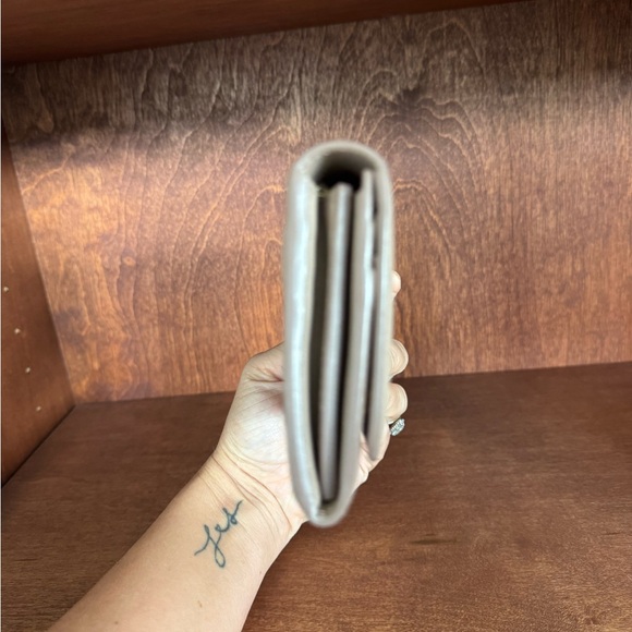 Prada monochrome Saffiano Leather Continental Wallet - Picture 4 of 9